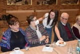 Stowarzyszenie Krąg Arasmusa wspólnie z młodzieżą - dla Babć i Dziadków w Kiełpinie
