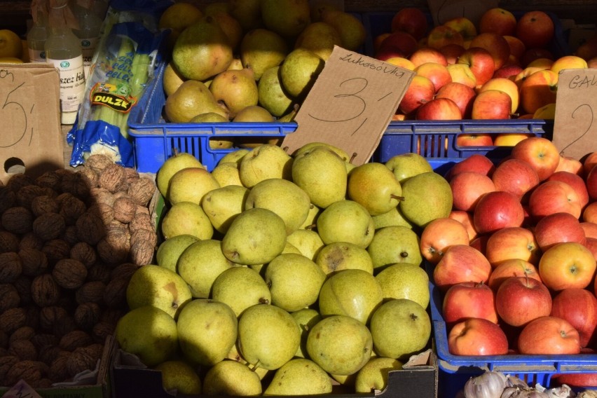 Ceny warzyw i owoców na targowisku Korej w Radomiu w czwartek, 20 października. Zobacz zdjęcia