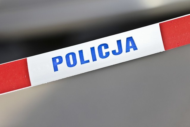 Okoliczności zdarzenia wyjaśnia policja. Zabezpieczono ślady.