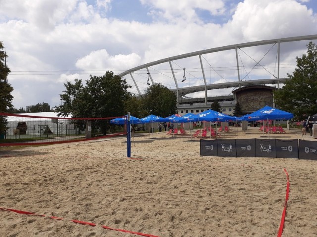 Taruron Silesia Beach czyli plaża na Stadionie Śląskim już działa  

Zobacz kolejne zdjęcia. Przesuwaj zdjęcia w prawo - naciśnij strzałkę lub przycisk NASTĘPNE