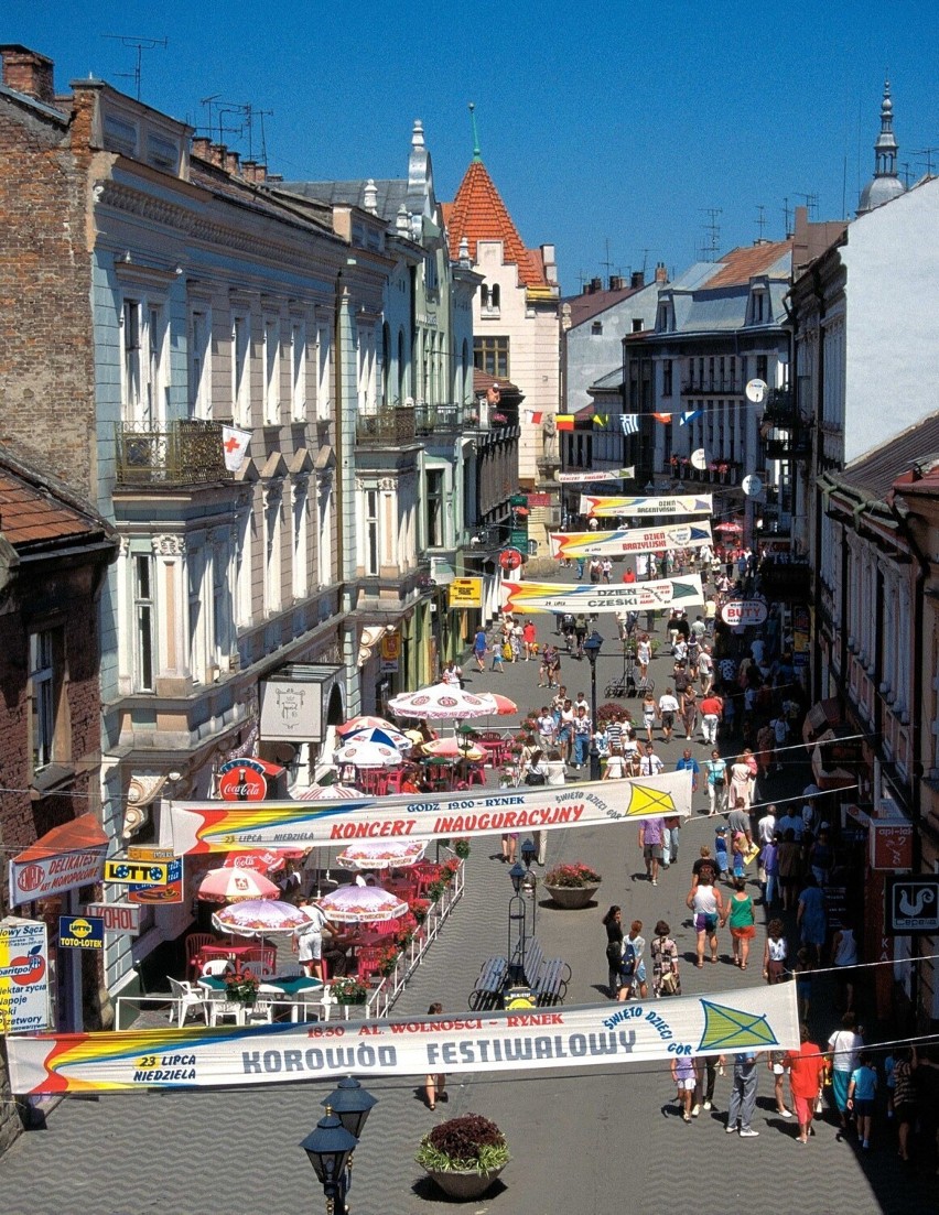 Ul. Jagiellońska tętniąca życiem. Lata 90.