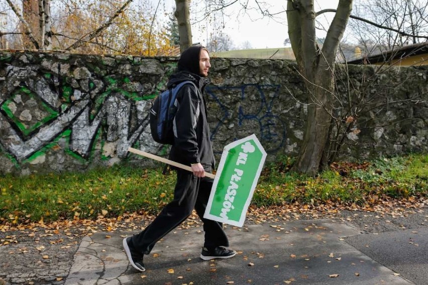 Spacer i happening. Protest w sprawie planów dla KL Plaszow