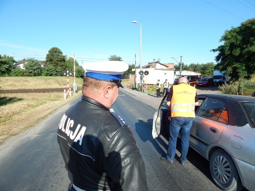 Piotrków Kujawski. Akcja policjantów z KPP Radziejów - "Bezpieczny przejazd kolejowy" w powiecie radziejowskim [zdjęcia]