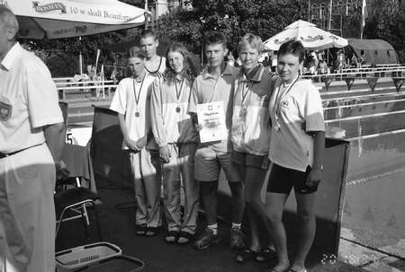 Stoją od lewej: Anna Kowalczyk, Michał Małasiewicz, Agata Gbylik, Jacek Gawda, Agnieszka Walczak oraz Olga Sypek.   /  ARC