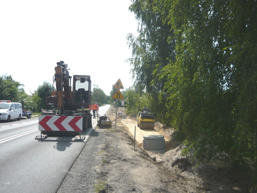 Ruszył drugi etap budowy ścieżki rowerowej przy drodze wojewódzkiej nr 442 mającej docelowo połączyć Gizałki z Tomicami