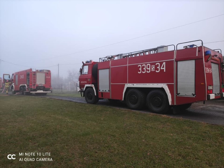 Pożar w garażu przy ul. Krakowskiej. Spaliły się zabytkowe samochody