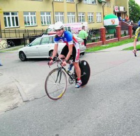 Ewa Bugdoł, zapalona cyklistka, często jeździ wokół zalewu.