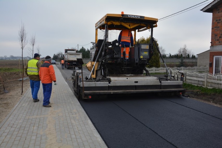 Przebudowa drogi powiatowej w Suchorzewie dobiega końca