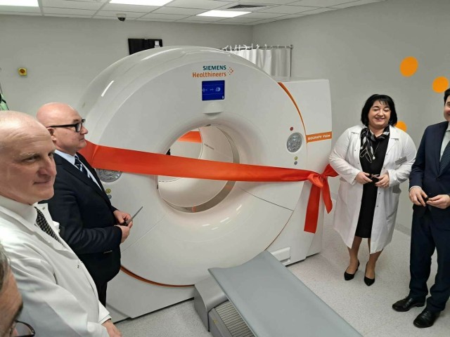 Prawie 15 mln złotych dofinansowania otrzymał Zespół Szpitali Miejskich w Chorzowie na zakup nowego sprzętu PET-CT. Skaner zapewnia większy komfort i bezpieczeństwo pacjentów, jak również bardziej precyzyjną diagnostykę.