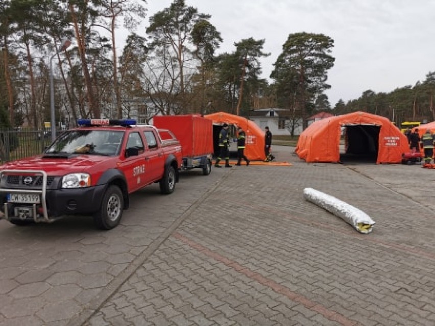 Namioty pod szpitalem we Włocławku już są. Wiemy po co [zdjęcia]