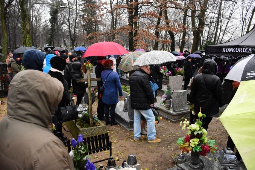 Ostatnie pożegnanie Ryszarda Kuflewicza, cenionego nauczyciela i samorządowca. Pogrzeb w Pakości [zdjęcia]