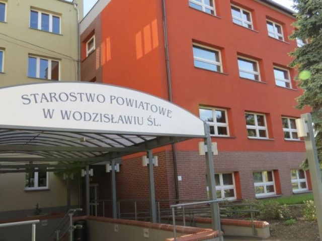 Starostwo Powiatowe w Wodzisławiu Śl.: Wstrzymano bieg terminów w Wydziale Administracji Architektoniczno-Budowlanej