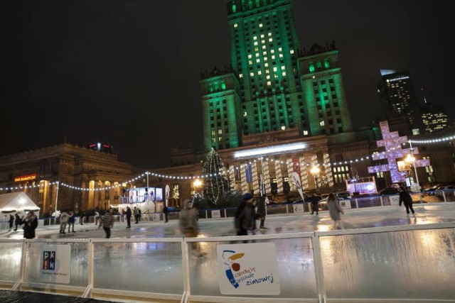 Dla tych co chcą odpoczywać aktywnie polecamy Zimowy Plac Defilad i lodowisko. Ci, którzy nie mają własnego sprzętu, będą mogli wypożyczyć łyżwy na miejscu. Przygotowano blisko 400 nowych par. Najmłodsi będą mogli uczyć się od zera, dzięki specjalnym misiom i pingwinkom do nauki jazdy. 

26-27.12 (sobota-niedziela), godz. 13-18, Plac Defilad
Wstęp na lodowisko jest darmowy

Zobacz również: Świąteczna Warszawa. Ten film pokazuje, jak przystrojone jest miasto [WIDEO]