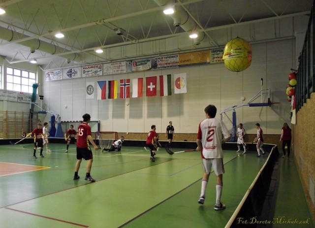 Międzynarodowy Turniej Unihokeja w kategorii junior&oacute;w 6.Polish Cup 2011. mecz pomiędzy Niemcami a Szwajcarami