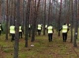 100 osób przez ponad pięć godzin szukało w lesie w okolicy Bobrów 23-letniej radomszczanki