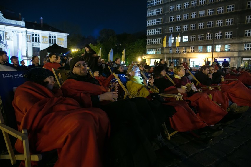 Kino plenerowe na pl. Szczepańskim.