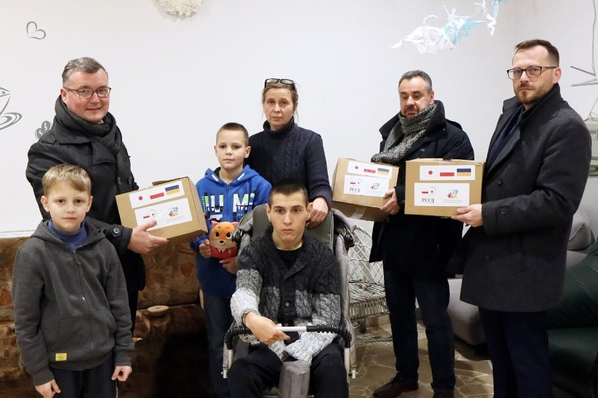 Pomoc dla ukraińskich rodzin: z kraju kwitnącej wiśni wprost do Jabłonnej i Krężnicy Jarej