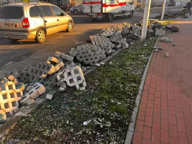 Na szczęście materiały, które wypadły nie wyrządziły nikomu krzywdy