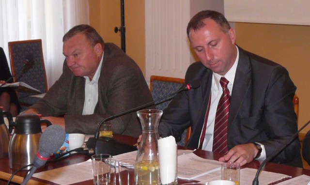 Zdzisław Bednarek (z lewej) zrezygnował z funkcji wiceszefa komisji gospodarczej