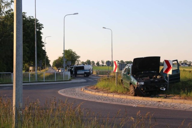 5 czerwca policjanci pracowali przy zdarzeniu na DK nr 45 w Raczynie. Jak się okazało, kierujący vw 29-letni mieszkaniec powiatu wieluńskiego był nietrzeźwy
