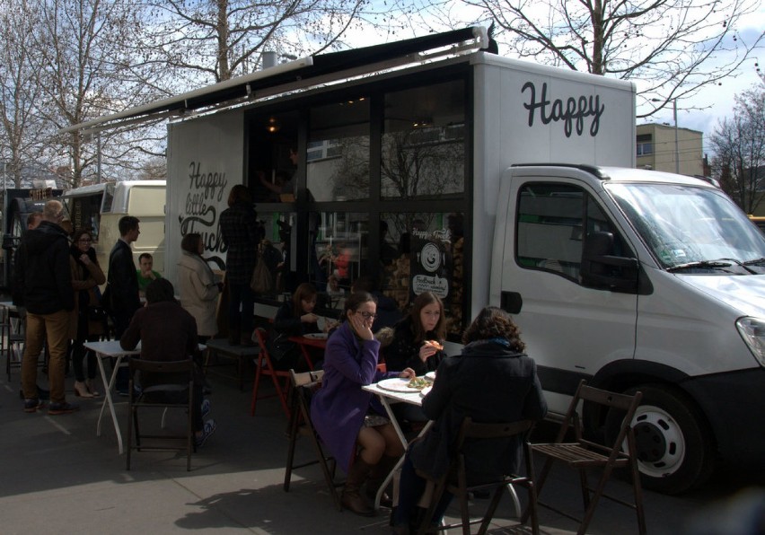 Food trucki pojawiły się na placu Grunwaldzkim [ZDJĘCIA, CENY]