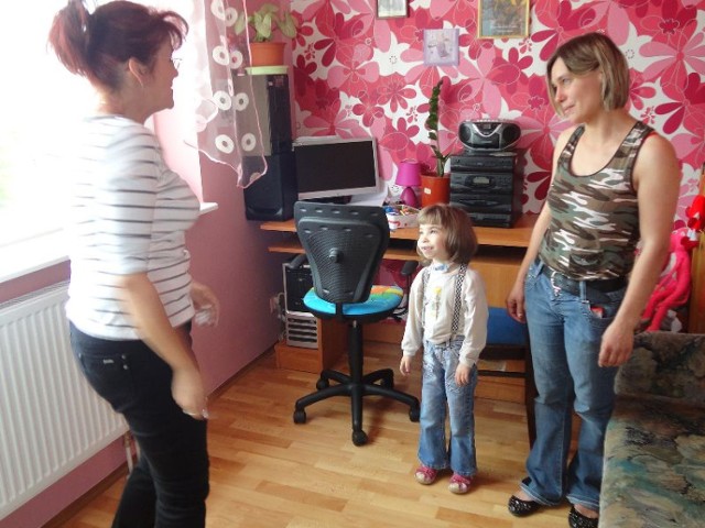 Daria z mamą Wiolettą Kosielą (z prawej) i nauczycielką Marią Wanat - Goriaczko.
