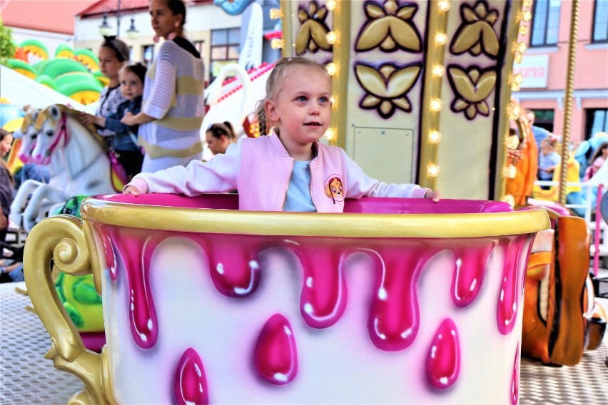 Karuzele, dmuchańce, foodtrucki i stragany. Trwa Dzień...