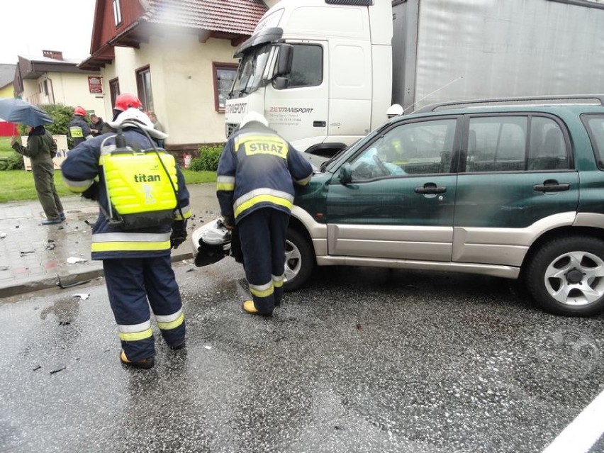 Wypadek w Tęgoborzy. Zablokowana droga krajowa nr 75