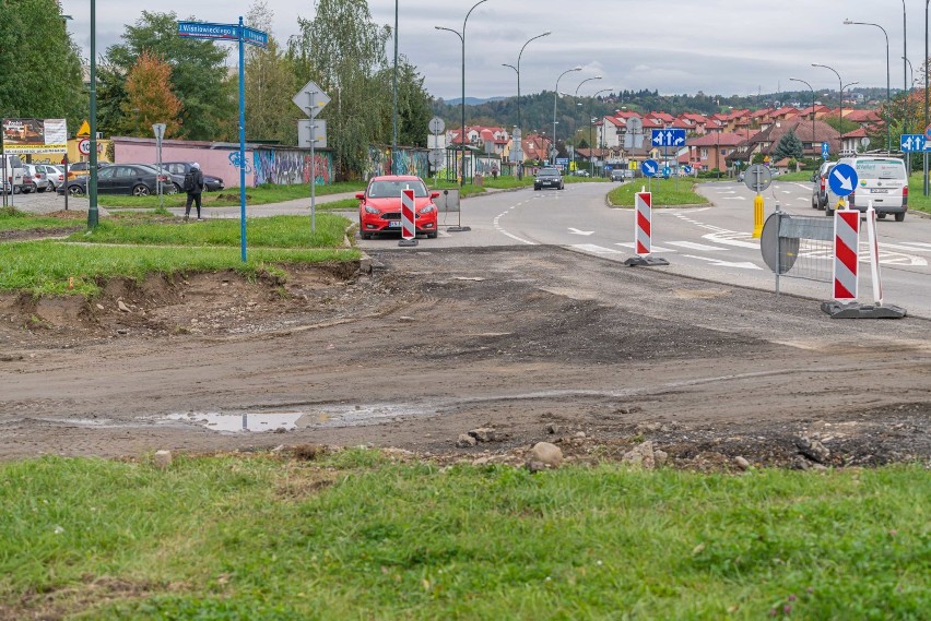 Nowy Sącz. Trwa remont ul. Wiśniowieckiego. Zaglądamy na plac budowy [ZDJĘCIA]