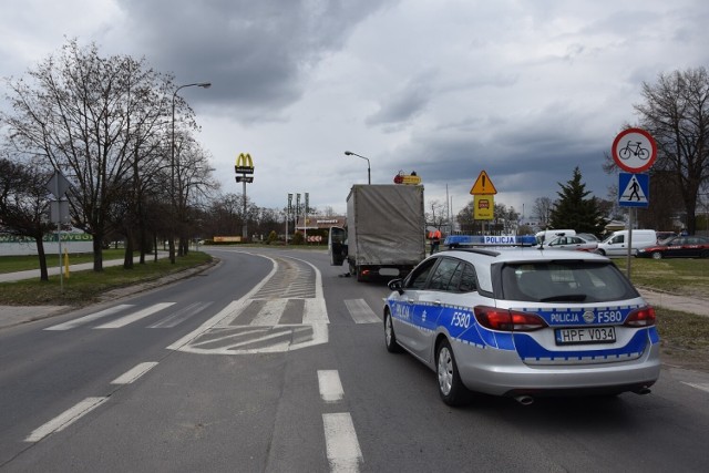 Wypadki pieszych w Zduńskiej Woli. Dwoje zduńskowolan potrąconych na pasach