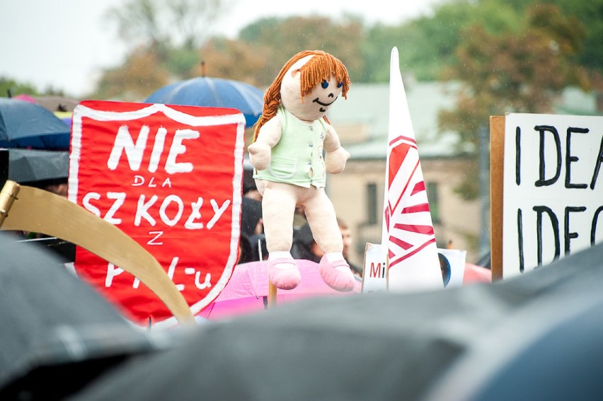 Protest nauczycieli w Warszawie. 10 października odbyły się...