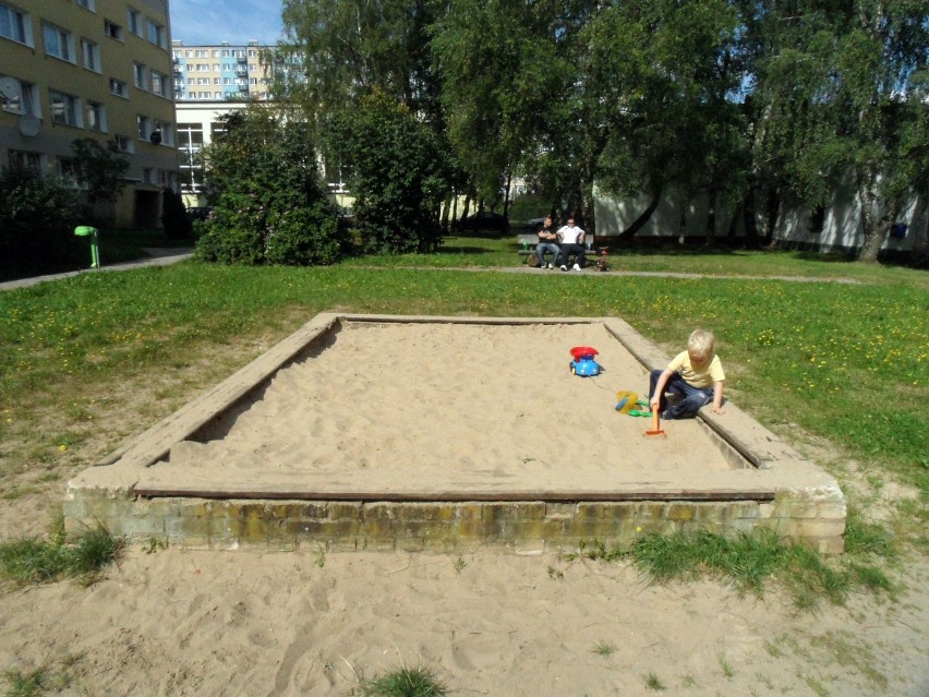 Plac zabaw w Słupsku: Podpisali umowę z prezydentem na wybudowanie placu zabaw [FOTO]