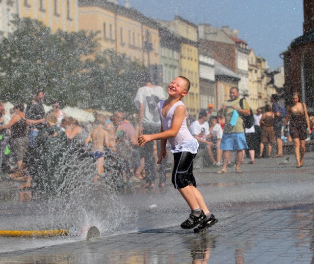 Ze względu na upał w Krakowie, 7-8 lipca na Rynku i na placu ...