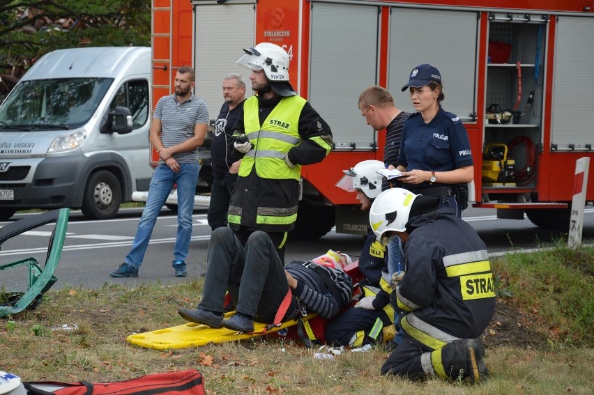 Wypadek w Łowiczu. Cztery osoby ranne (Zdjęcia)