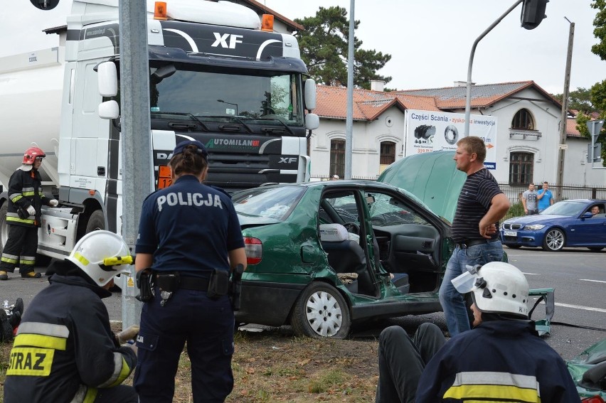 Wypadek w Łowiczu. Cztery osoby ranne (Zdjęcia)