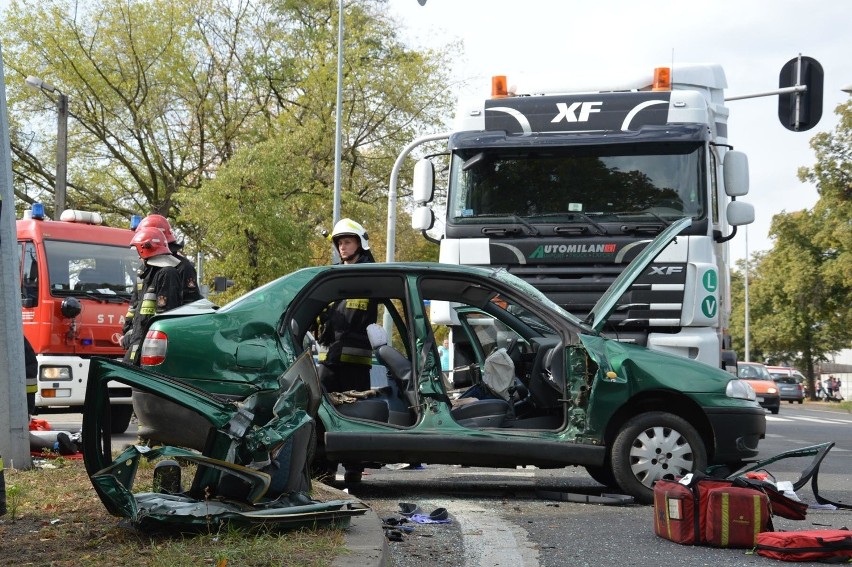 Wypadek w Łowiczu. Cztery osoby ranne (Zdjęcia)