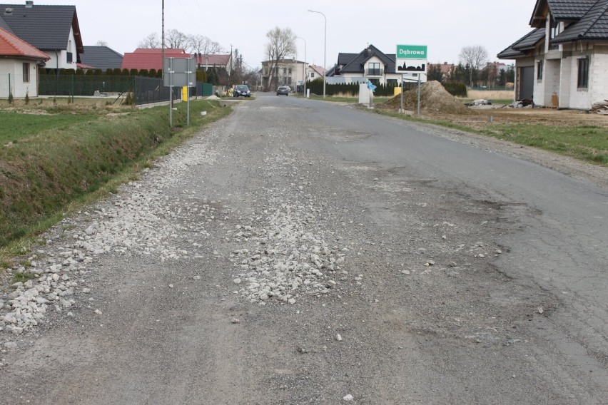 Droga w Dąbrowie wkrótce doczeka się modernizacji. Będzie przetarg!