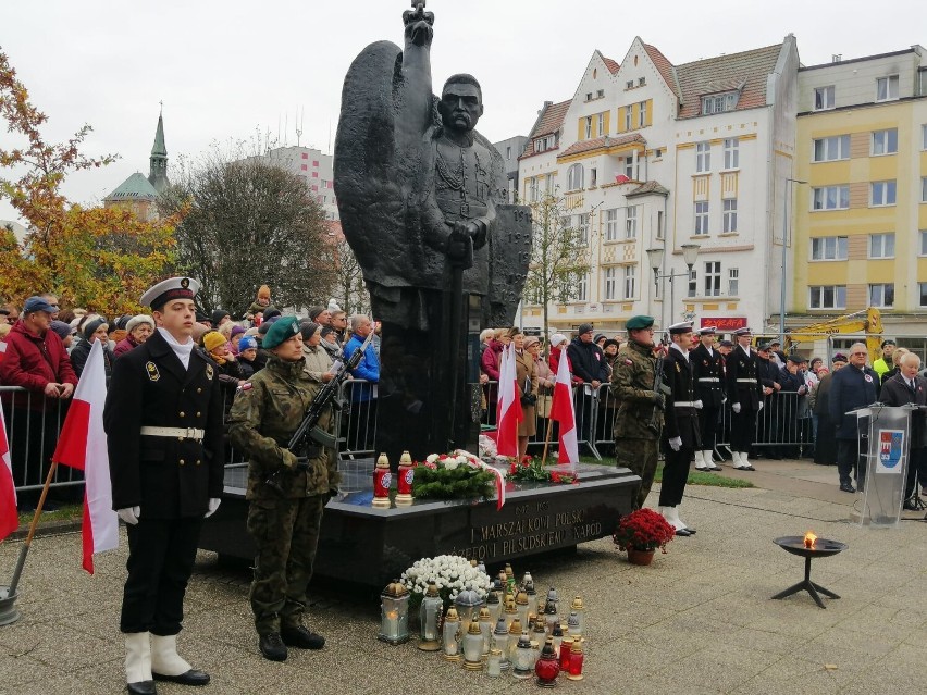 Święto Niepodległości w Kołobrzegu - msza, zgromadzenie patriotyczne, defilada