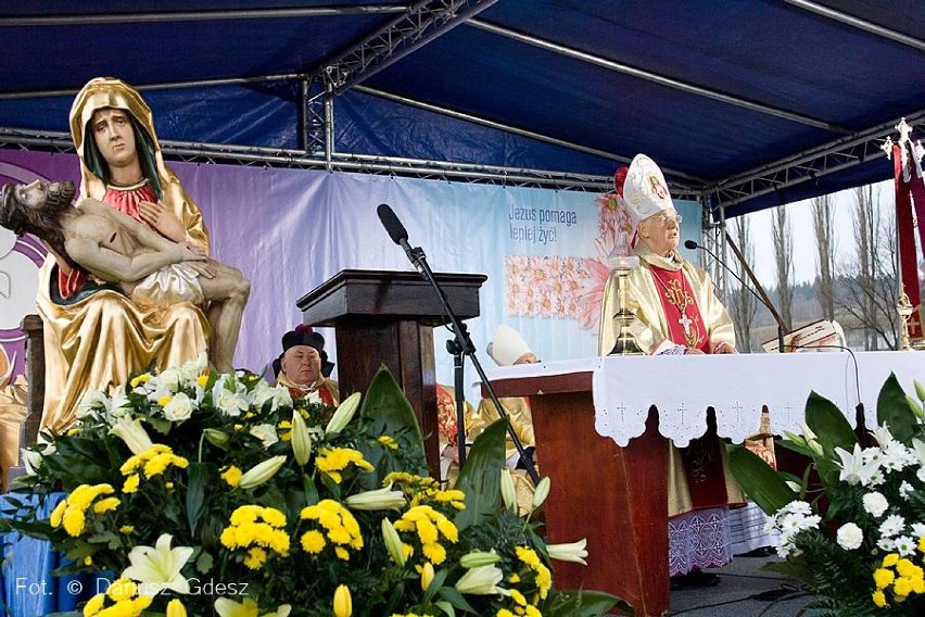 Msza papieska na stadionie w Wałbrzychu