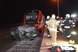 Kotowo: Wypadek na przejeździe kolejowym. Samochód osobowy wjechał pod pociąg