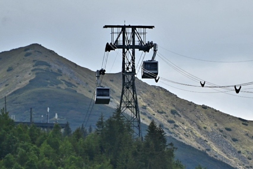 Tatry. W Zakopanem sporo ludzi, na szlakach górskich tłumów jednak nie widać 