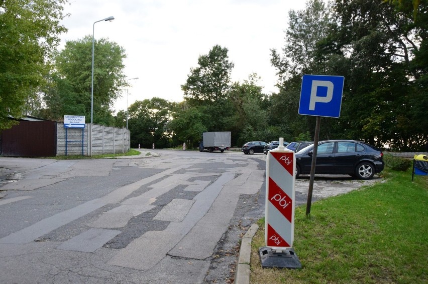 Rusza remont ulicy Wiślnej w Tarnobrzegu. Wykonawca apeluje do kierowców o nieparkowanie aut wzdłuż drogi 