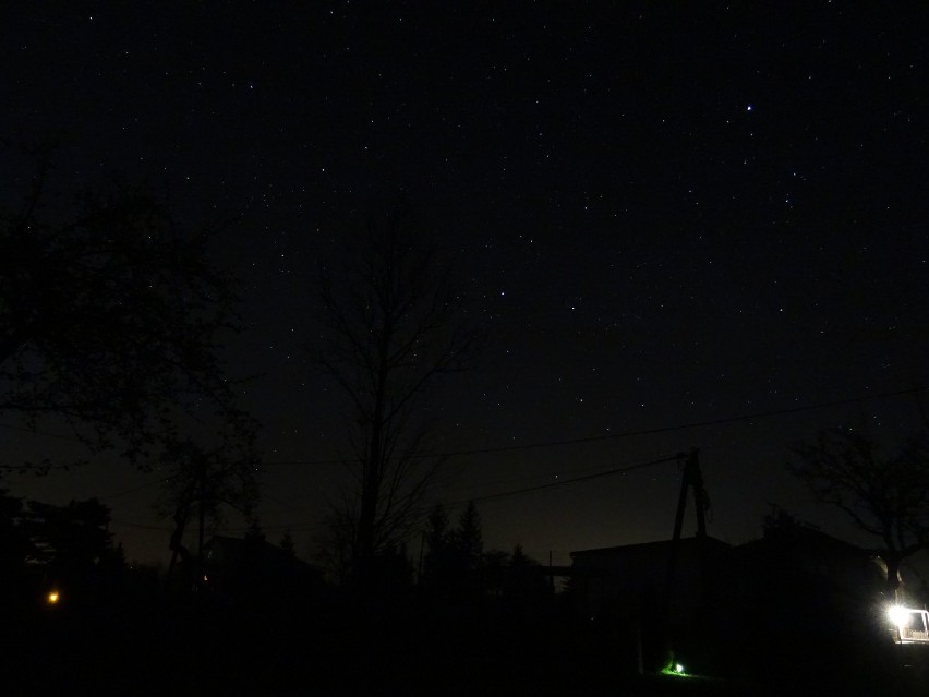 To była noc spadających gwiazd. Deszcz meteorów z roju Lirydów widać było również u nas