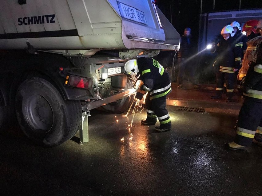 Dwa samochody ciężarowe zderzyły się w miejscowości Augustów w gminie Drzewica [ZDJĘCIA] 