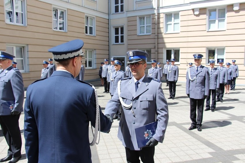 Nowi oficerowie w szeregach policji w Czarnkowie 