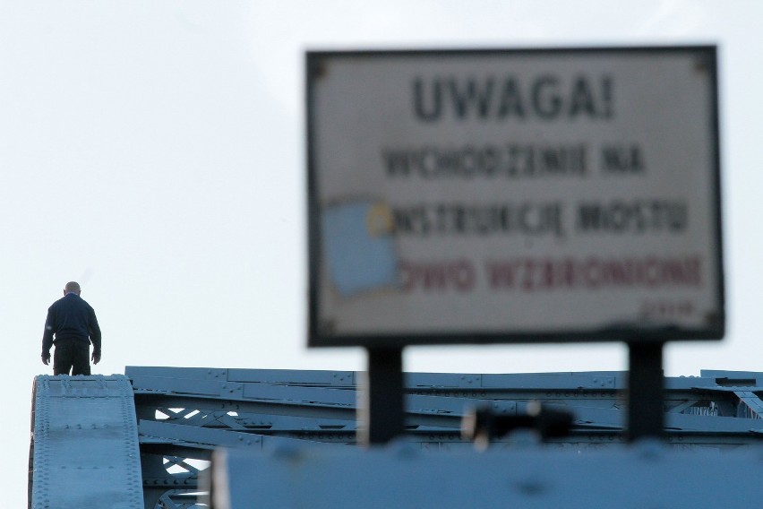 Kraków: samobójca na moście Piłsudskiego
