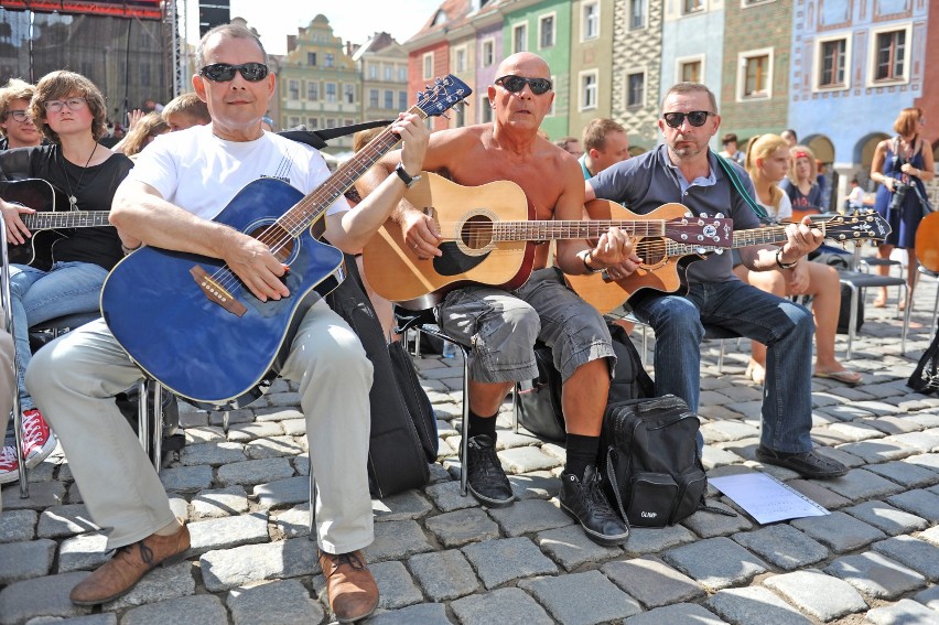 Happening gitarowy na Starym Rynku w ramach festiwalu...