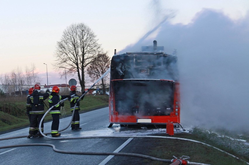 Spłonął hybrydowy autobus, który miał trafić do Częstochowy [ZDJĘCIA]