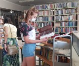 W inowrocławskiej bibliotece uwalniano książki. Każdy mógł wziąć za darmo interesującą go książkę