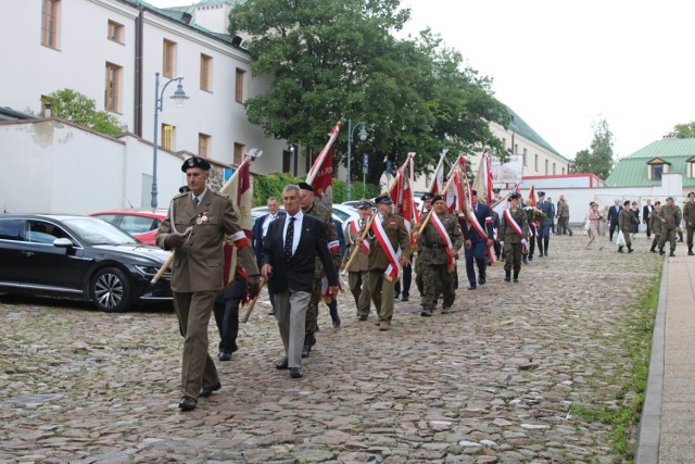 W niedzielę, 6 sierpnia uczczono pamięć żołnierzy Antoniego Hedy “Szarego”, którzy brali udział w akcji rozbicia więzienia UB w Kielcach w nocy z 4 na 5 sierpnia 1945 r. oraz ofiar tego więzienia.